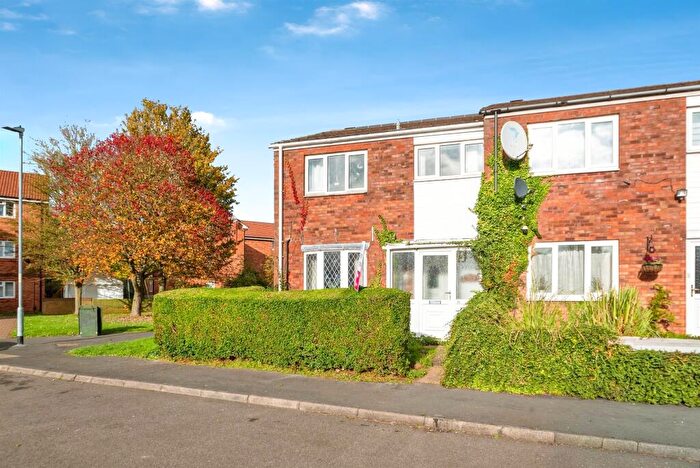 3 Bedroom End Of Terrace House For Sale In Chestnut Grove, Grantham, NG31