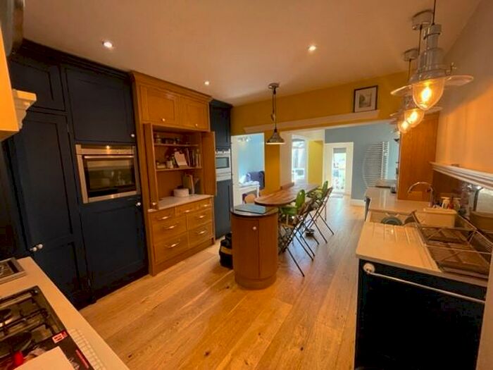 4 Bedroom House To Rent In William Street, Sittingbourne, ME10