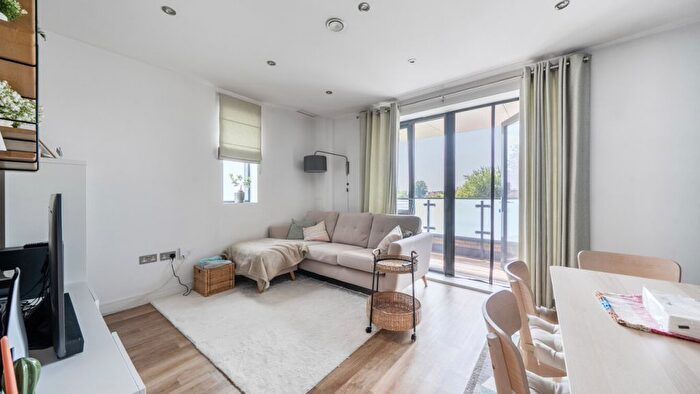 2 Bedroom Flat For Sale In Western Road, SW19
