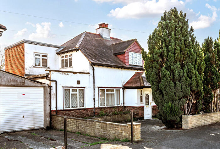 2 Bedroom Detached House For Sale In Browning Avenue, Sutton, SM1