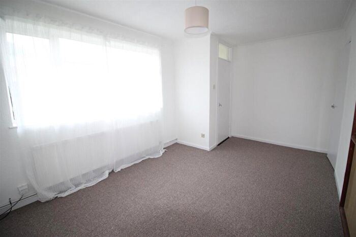 2 Bedroom Flat To Rent In Hillary Road, Rushden, NN10
