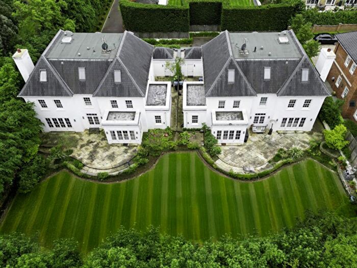 12 Bedroom Detached House For Sale In Whitestone Close, Enfield, EN4