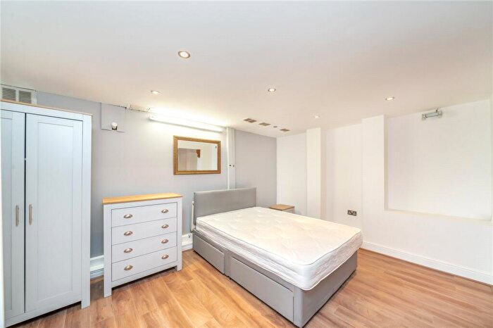 2 Bedroom Apartment To Rent In Fenham Road, London, SE15