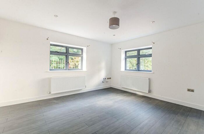 1 Bedroom Flat To Rent In Sweeps Lane, Orpington, BR5