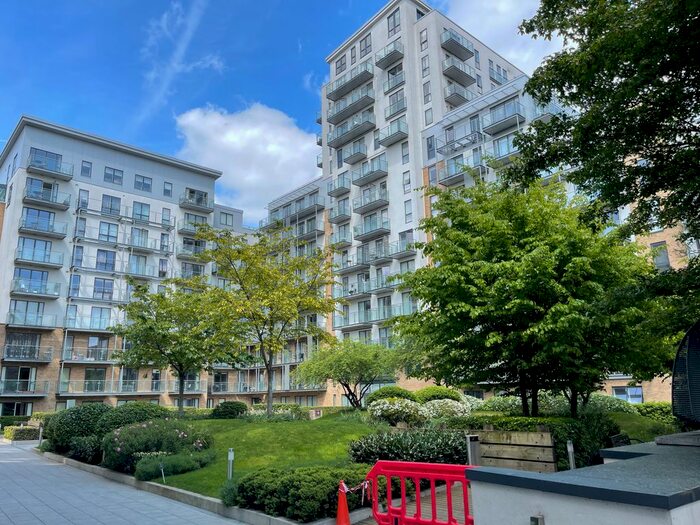 2 Bedroom Flat To Rent In Seven Sea Gardens, Bow, London, E3