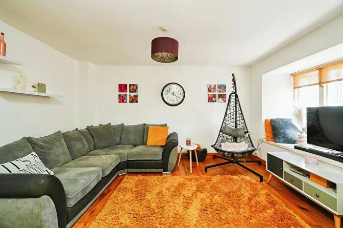 2 Bedroom Barn Conversion For Sale In Priory Lane, Bicester, OX26
