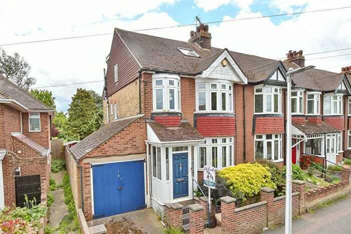 4 Bedroom End Terrace House For Sale In Second Avenue, Gillingham, Kent, ME7
