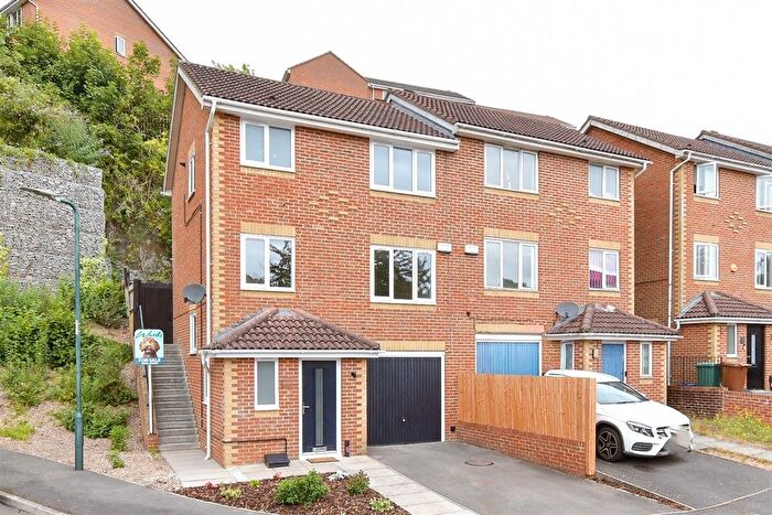 4 Bedroom Town House For Sale In Peacock Rise, Walderslade, Chatham, Kent, ME5