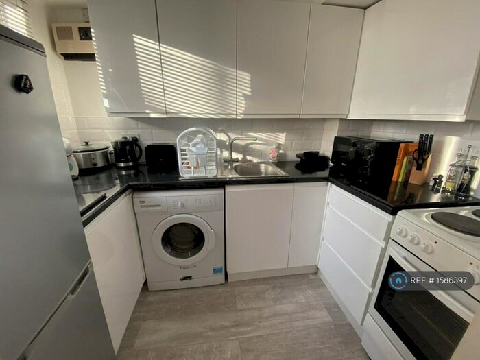 1 Bedroom Flat To Rent In Granary Court, Dunmow, CM6