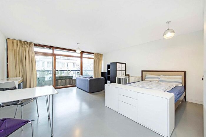 Studio To Rent In Barbican, London, EC2Y