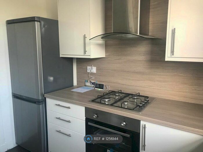 2 Bedroom Flat To Rent In Valleyfield Place, Stirling FK7