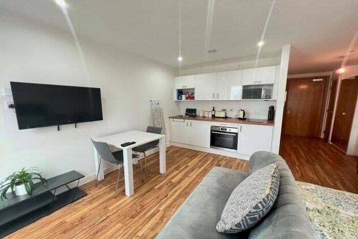Studio To Rent In Michigan Point Tower B, Salford, M50