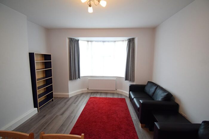 2 Bedroom Flat To Rent In Marina Court, Alfred Street, London, E3