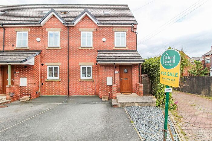 3 Bedroom Town House For Sale In Intake Lane, Ossett, WF5
