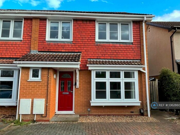 4 Bedroom Semi-Detached House To Rent In Chatteris Way, Lower Earley, Reading, RG6