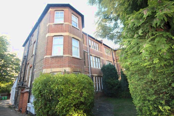 2 Bedroom Flat To Rent In Adelaide Road, Surbiton, KT6