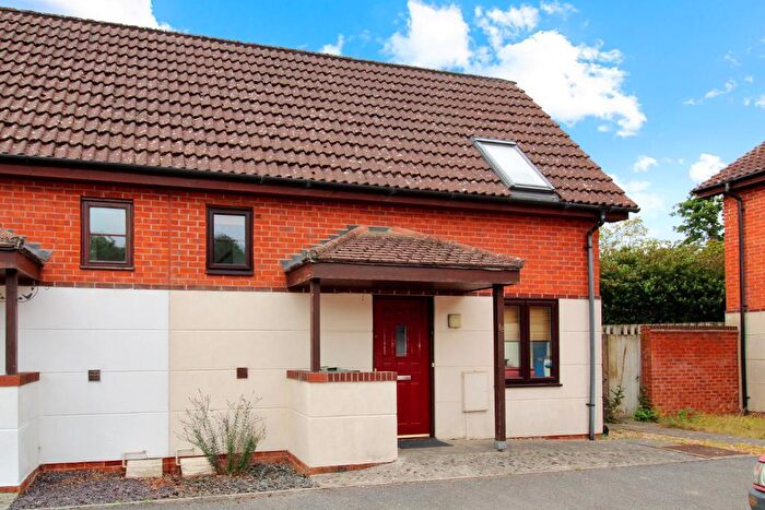 1 Bedroom Semi-Detached House For Sale In Lands End Grove, Tattenhoe, Milton Keynes, Buckinghamshire, MK4