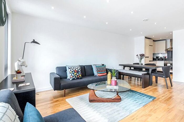 2 Bedroom Flat For Sale In Sloane Apartments, Old Castle Street, London, E1