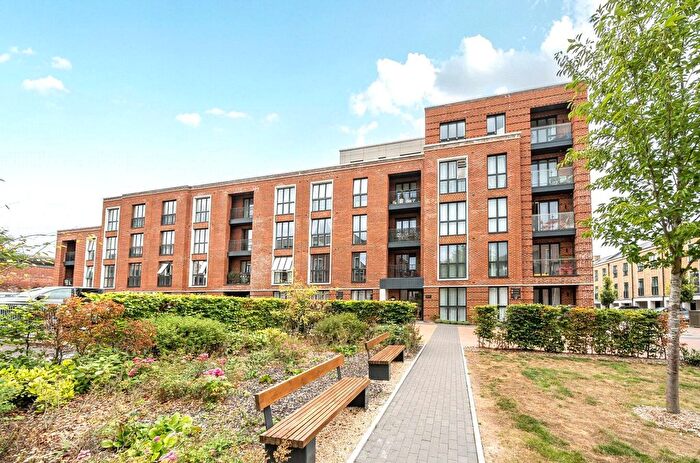 2 Bedroom Flat For Sale In Fellowes Rise, Winchester, Hampshire, SO22