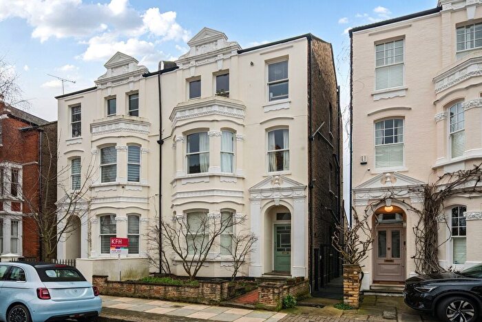 1 Bedroom Flat For Sale In Carmalt Gardens, Putney, London, SW15