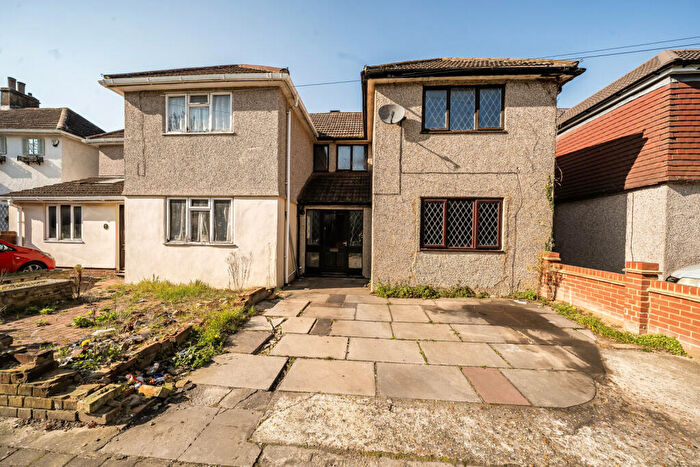 3 Bedroom Terraced House For Sale In Magpie Hall Lane, Bromley, BR2