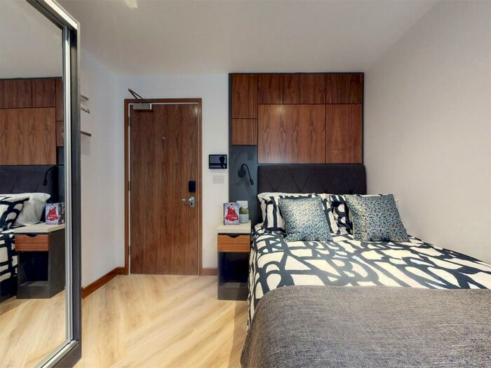 Apartment To Rent In Apt, Live Oasis Deansgate #, M2
