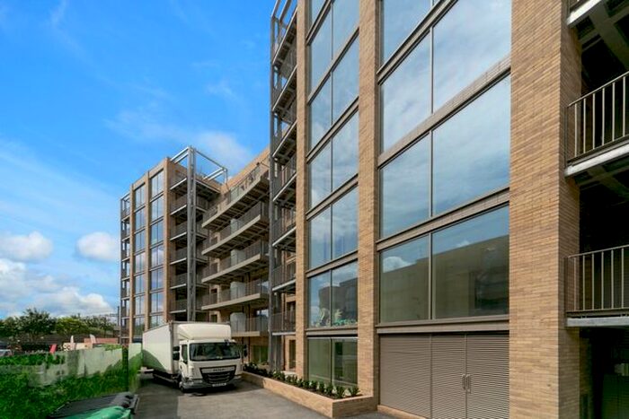 2 Bedroom Flat To Rent In Croxley Court, Padcroft, West Drayton, UB7
