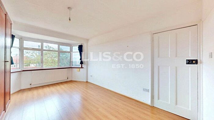 1 Bedroom Flat For Sale In Whitton Avenue East, Greenford, UB6