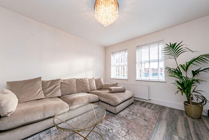 3 Bedroom End Of Terrace House For Sale In Dunlin Court, Middleton, Leeds, LS10