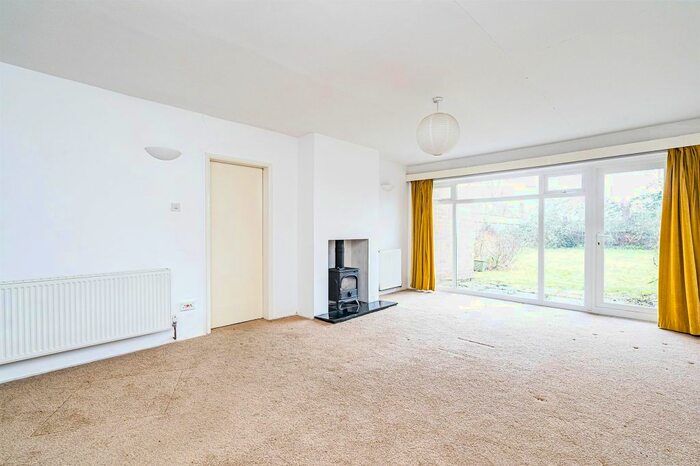 2 Bedroom Detached Bungalow For Sale In Stourbridge Road, Dudley, DY1
