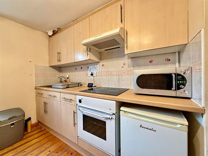 1 Bedroom Flat To Rent In Cross Lances Road, Hounslow, TW3