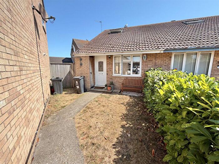 1 Bedroom End Of Terrace House For Sale In Hampstead Avenue, Clacton-On-Sea, Essex, CO16