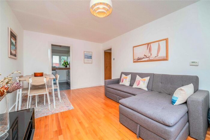 1 Bedroom Flat For Sale In St. Pauls Close, Ealing, London, W5