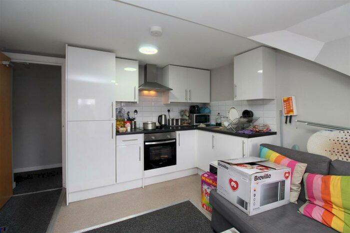 2 Bedroom Flat To Rent In Lower Cathedral Road, Cardiff, CF11