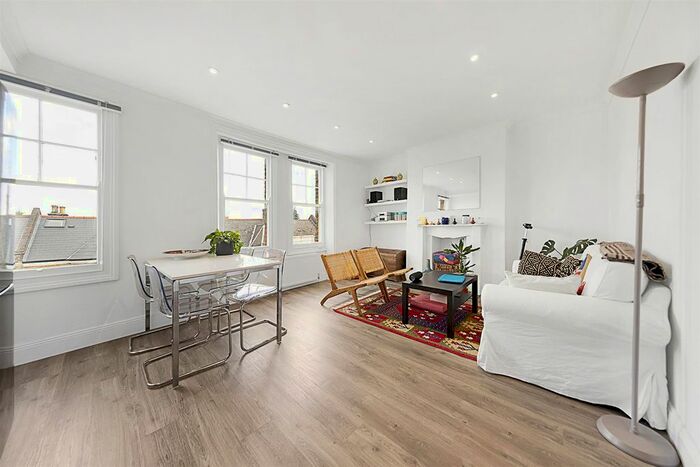 3 Bedroom Flat To Rent In Endymion Road, London, SW2
