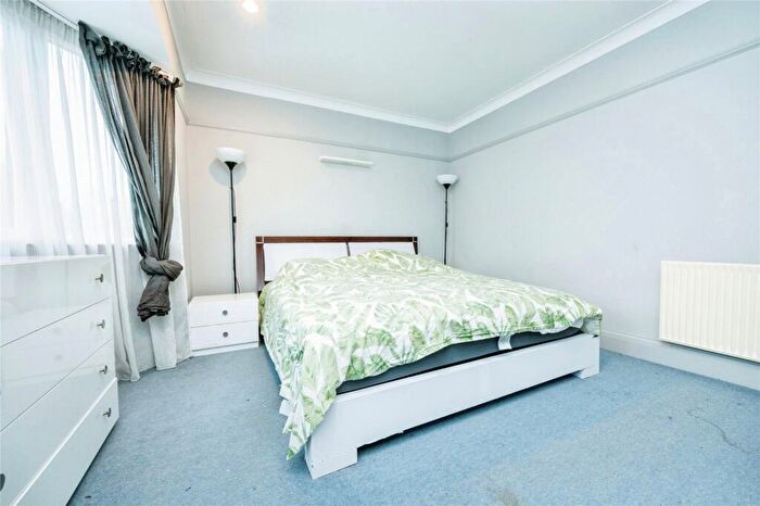 4 Bedroom Detached House For Sale In Clarendon Street, Bedford, Bedfordshire, MK41