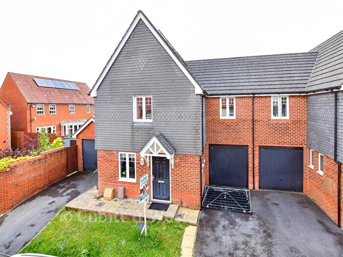 3 Bedroom Link Detached House For Sale In Whiteland Way, Clanfield, Hampshire, PO8
