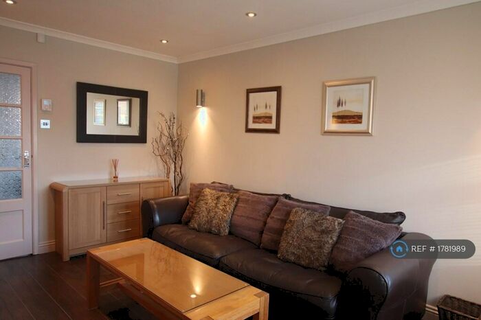 2 Bedroom End Of Terrace House To Rent In Windmill Court, Newcastle Upon Tyne, NE2