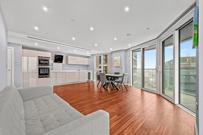 2 Bedroom Flat For Sale In Altitude Point, Alie Street, E1