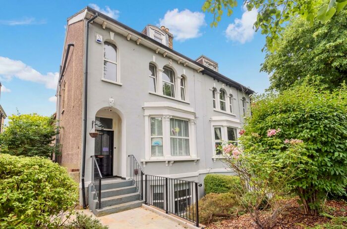 4 Bedroom Semi-Detached House To Rent In Woolwich Road Belvedere, DA17