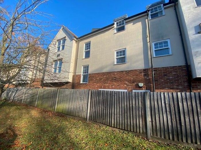 1 Bedroom Flat To Rent In Church Street, Weybridge KT13