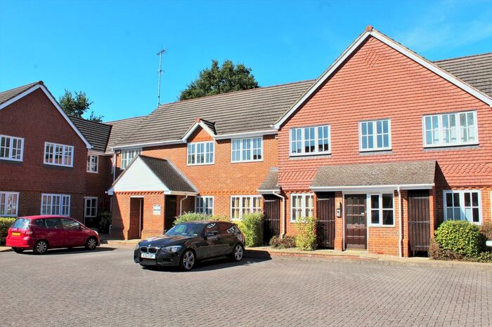 2 Bedroom Flat To Rent In Vale Farm Road, Horsell, Woking, GU21