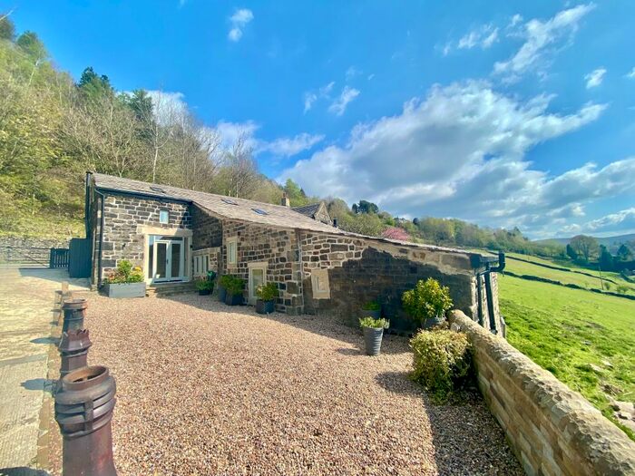 3 Bedroom Barn Conversion To Rent In Carr House Barn, Todmorden, OL14