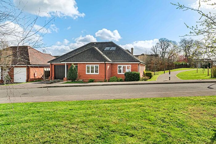 4 Bedroom Bungalow For Sale In Weavers Branch, Thame, OX9