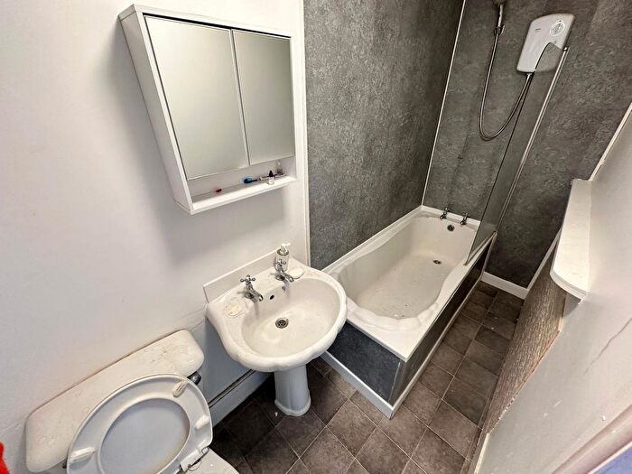 Studio To Rent In /, Broomlands Street, Paisley, PA1