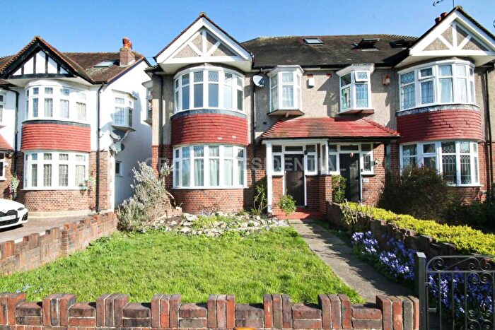 3 Bedroom Semi Detached House To Rent In Buxton Drive, New Malden, KT3