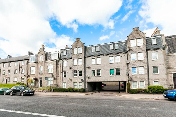 2 Bedroom Flat To Rent In Holburn Street, Aberdeen, AB10