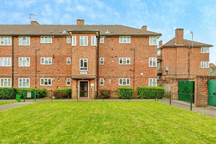 1 Bedroom Apartment For Sale In Nailsworth Crescent, Merstham, Redhill, RH1