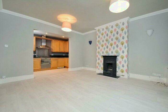 2 Bedroom Flat To Rent In Camden Road, London, N7