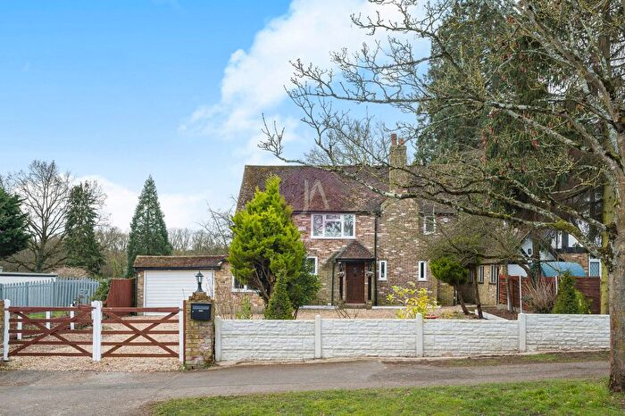 6 Bedroom Detached House To Rent In Warren Road, Ickenham, Uxbridge, UB10